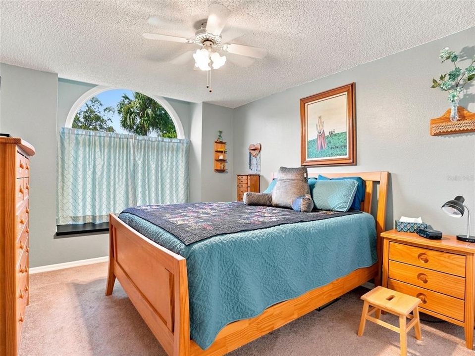 For Sale: $350,000 (3 beds, 2 baths, 1613 Square Feet)