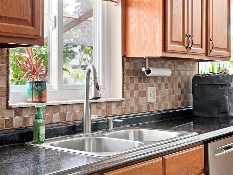 For Sale: $350,000 (3 beds, 2 baths, 1613 Square Feet)