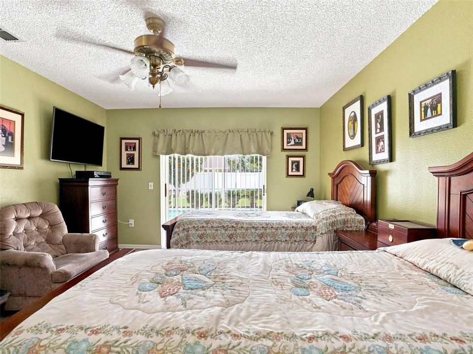 For Sale: $350,000 (3 beds, 2 baths, 1613 Square Feet)