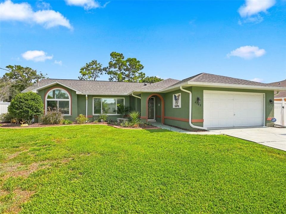 For Sale: $350,000 (3 beds, 2 baths, 1613 Square Feet)