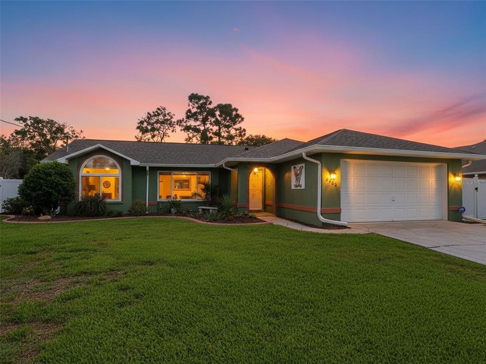 For Sale: $350,000 (3 beds, 2 baths, 1613 Square Feet)
