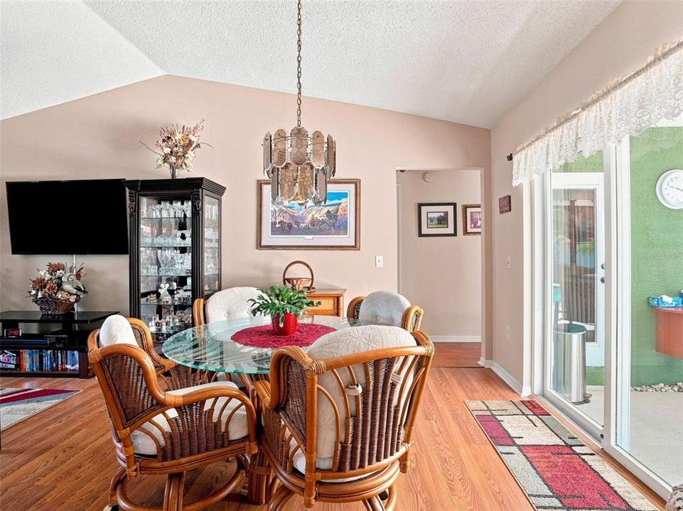 For Sale: $350,000 (3 beds, 2 baths, 1613 Square Feet)