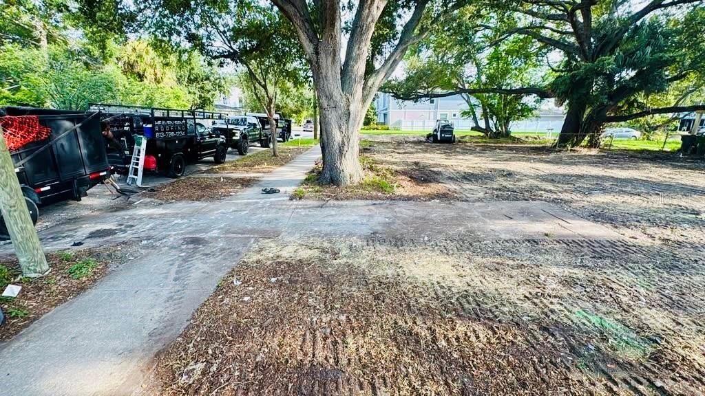 待售: $421,000 (0.17 acres)