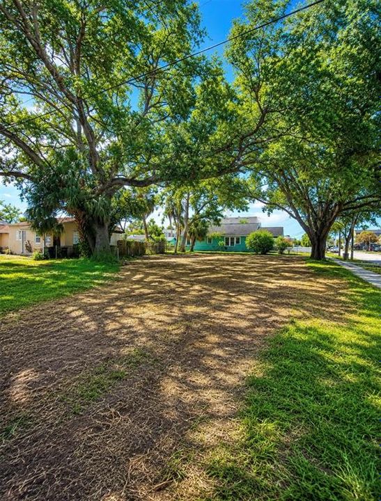 待售: $421,000 (0.17 acres)