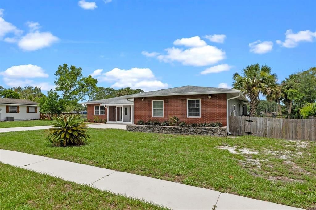 For Rent: $3,000 (3 beds, 2 baths, 2212 Square Feet)
