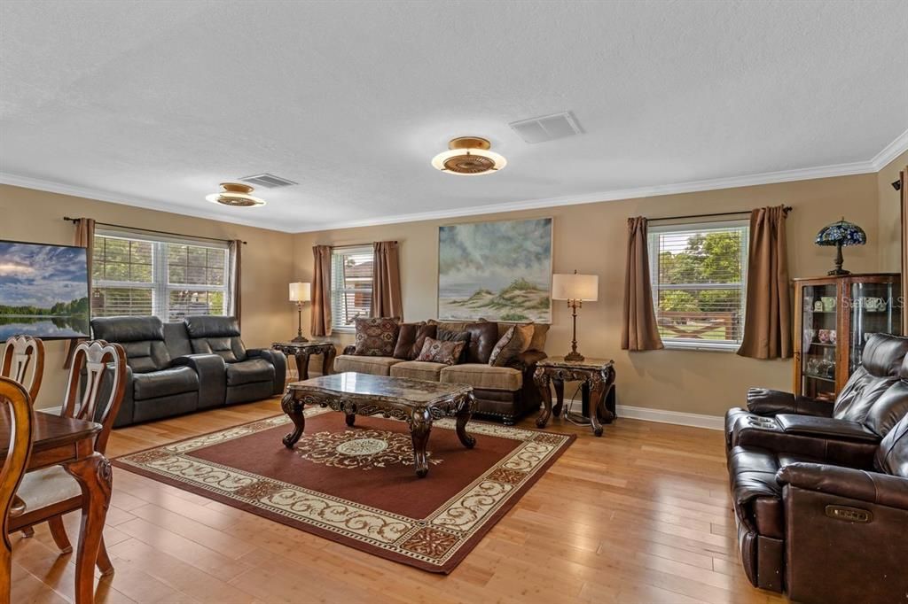 For Rent: $3,000 (3 beds, 2 baths, 2212 Square Feet)