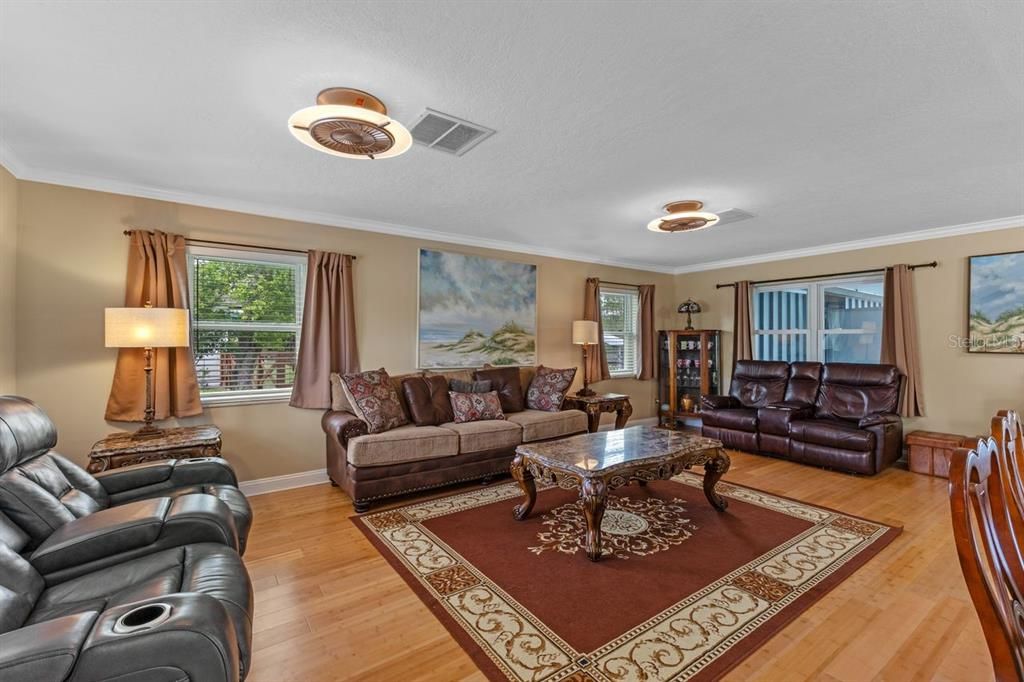 For Rent: $3,000 (3 beds, 2 baths, 2212 Square Feet)