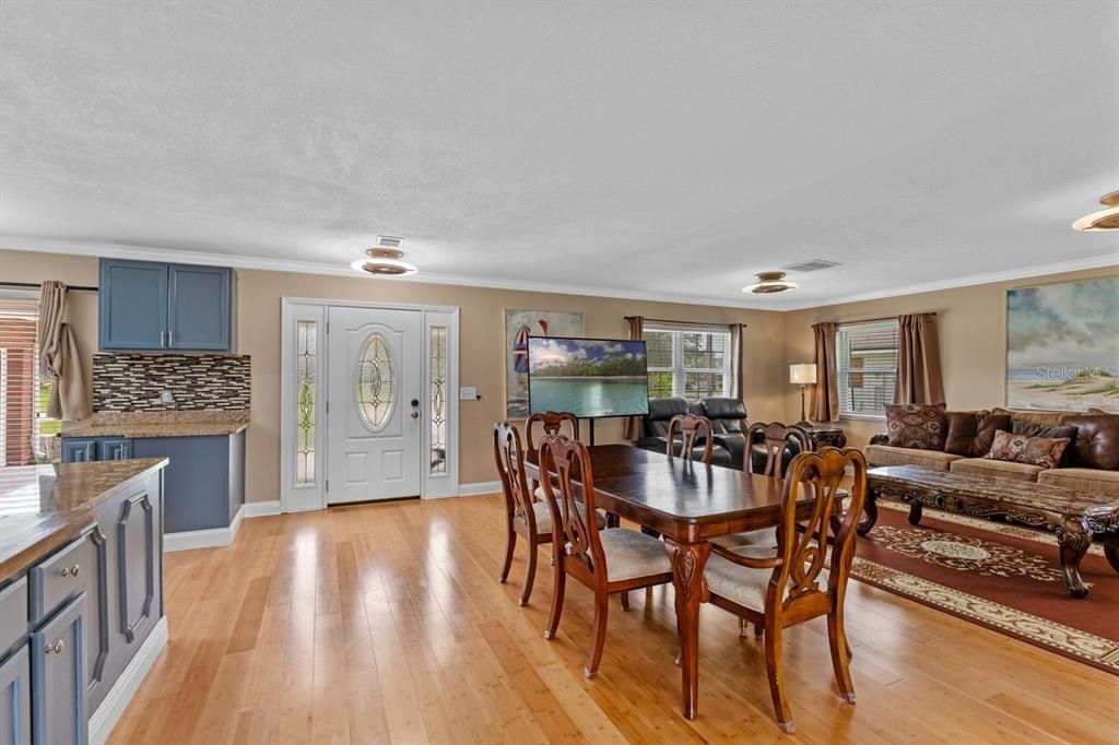 For Rent: $3,000 (3 beds, 2 baths, 2212 Square Feet)