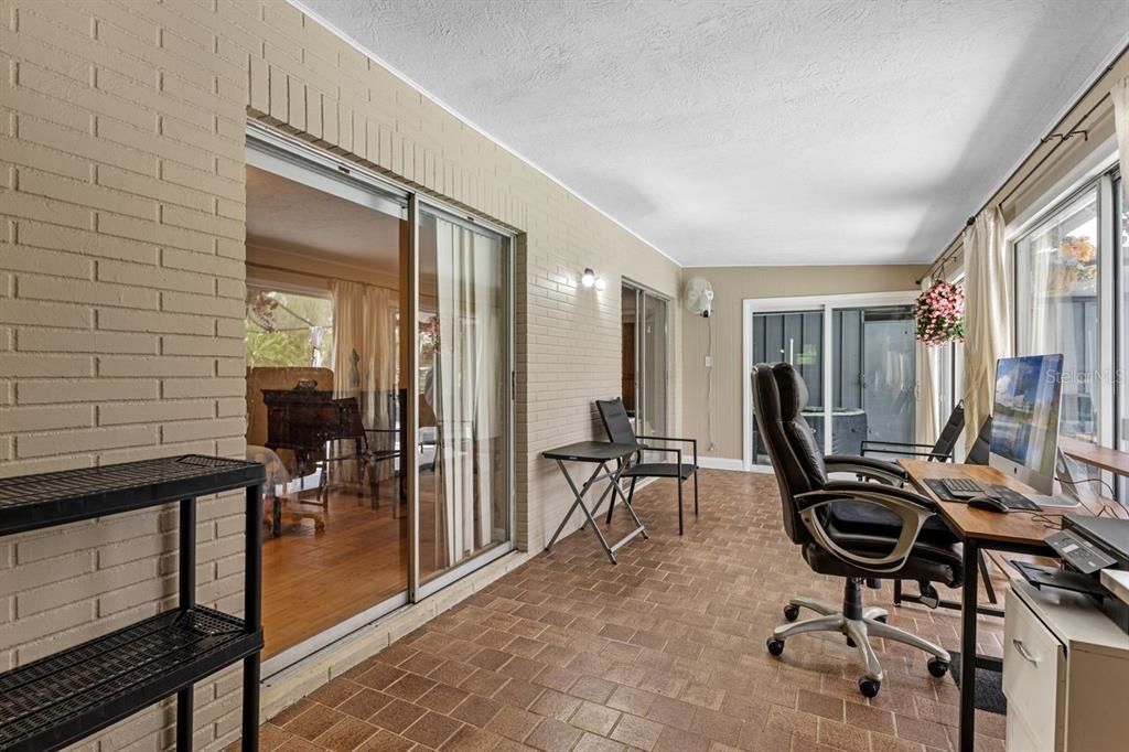 For Rent: $3,000 (3 beds, 2 baths, 2212 Square Feet)
