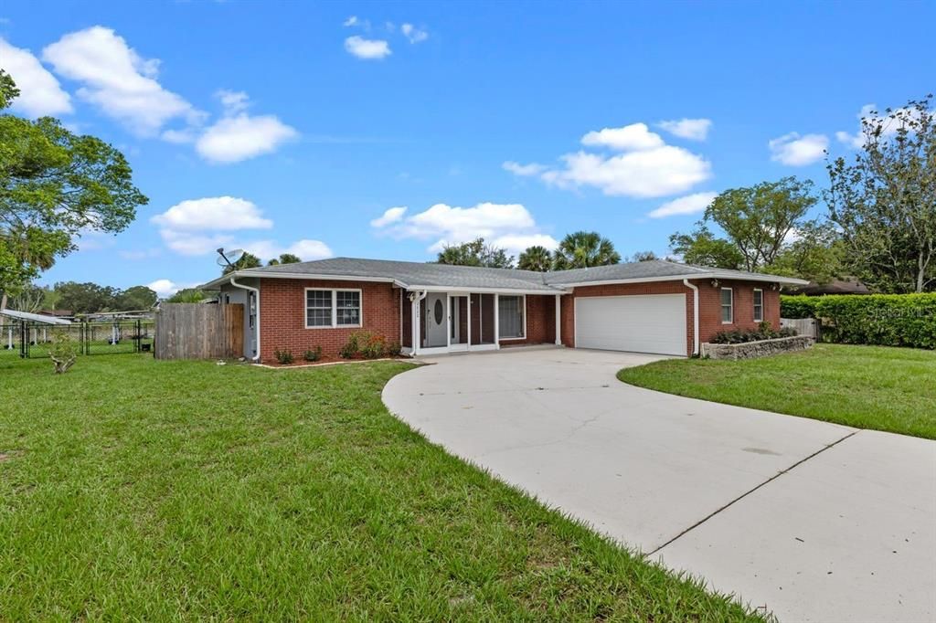 For Rent: $3,000 (3 beds, 2 baths, 2212 Square Feet)
