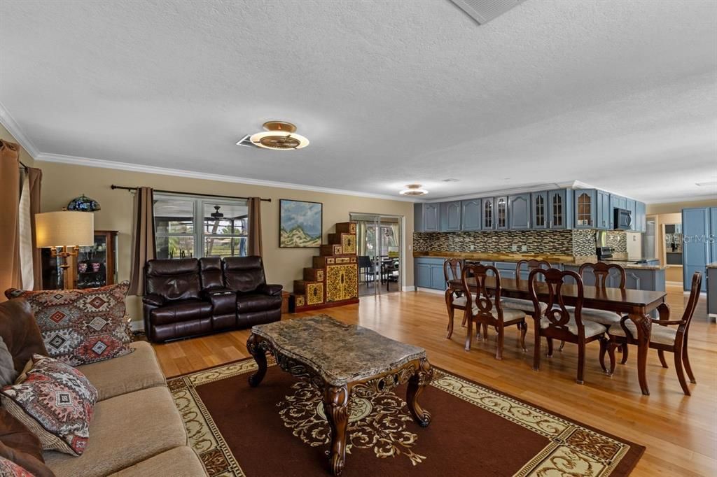 For Rent: $3,000 (3 beds, 2 baths, 2212 Square Feet)