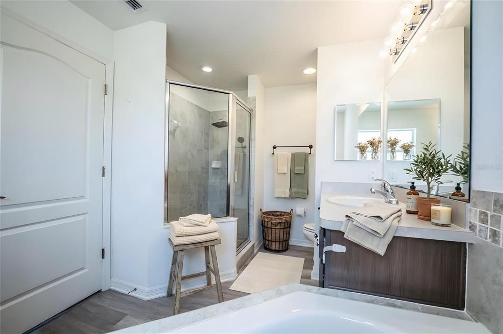 For Sale: $575,000 (3 beds, 2 baths, 1716 Square Feet)