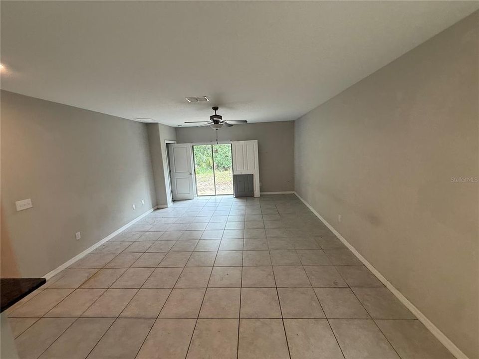For Sale: $289,000 (5 beds, 2 baths, 2415 Square Feet)