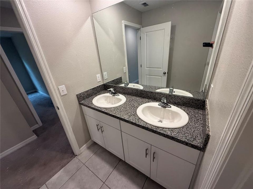 For Sale: $289,000 (5 beds, 2 baths, 2415 Square Feet)