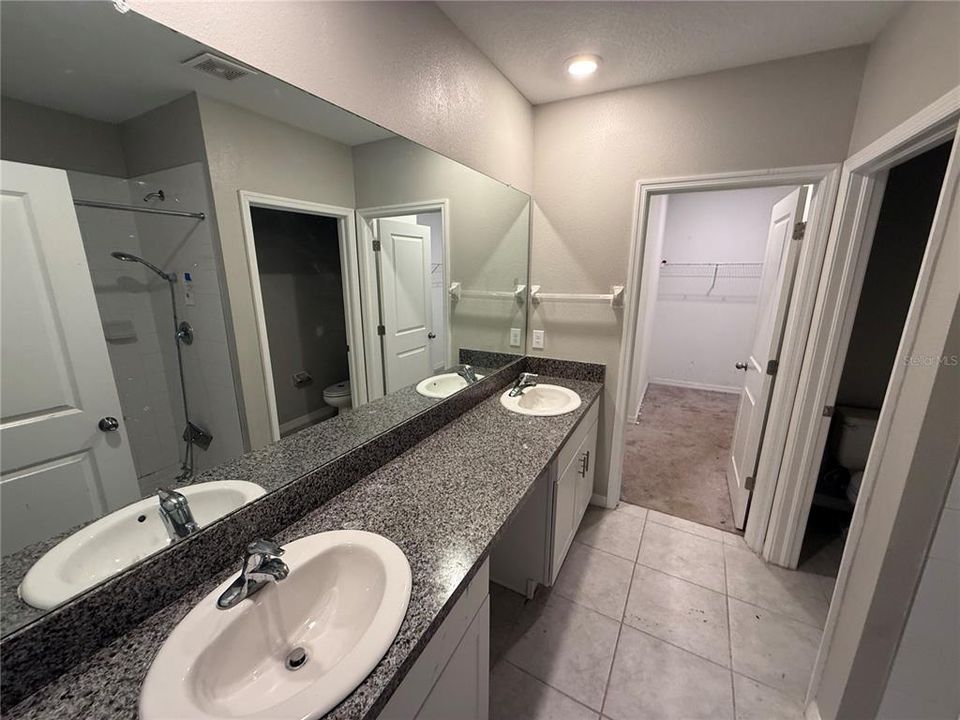 For Sale: $289,000 (5 beds, 2 baths, 2415 Square Feet)