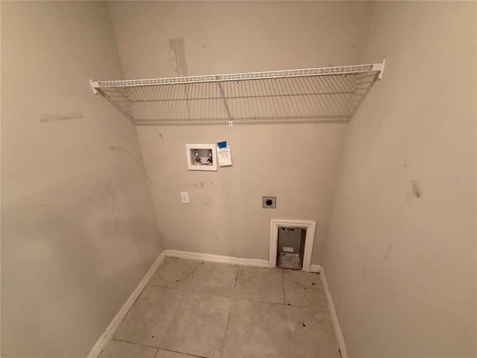 For Sale: $289,000 (5 beds, 2 baths, 2415 Square Feet)