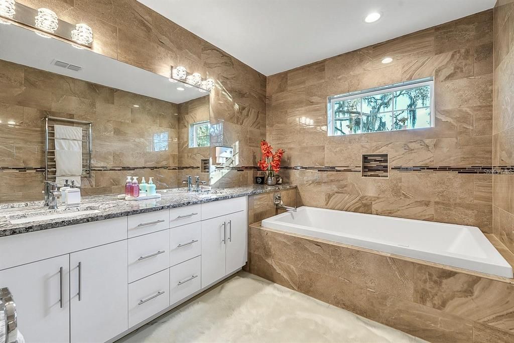 En Venta: $1,650,000 (5 camas, 4 baños, 3792 Pies cuadrados)