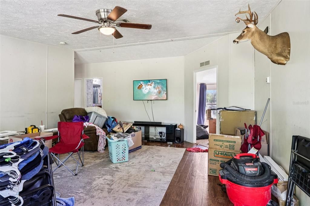 For Sale: $265,000 (3 beds, 2 baths, 1488 Square Feet)