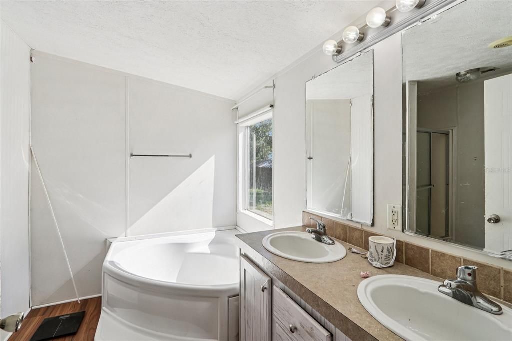 For Sale: $265,000 (3 beds, 2 baths, 1488 Square Feet)