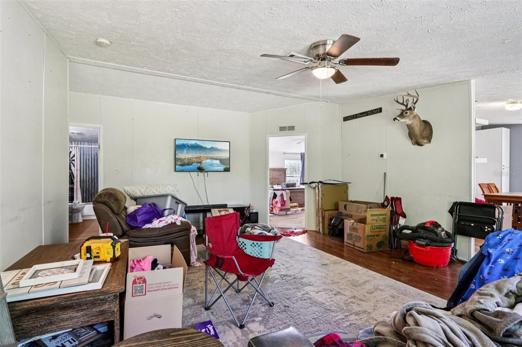 For Sale: $265,000 (3 beds, 2 baths, 1488 Square Feet)