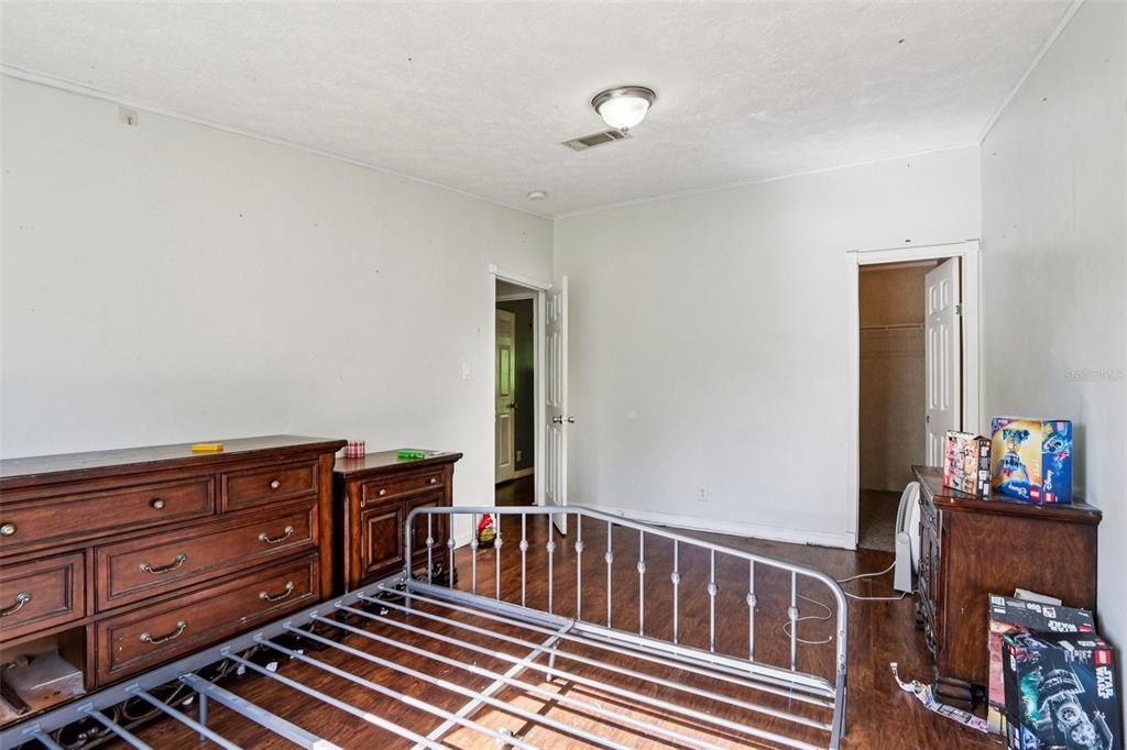 For Sale: $265,000 (3 beds, 2 baths, 1488 Square Feet)