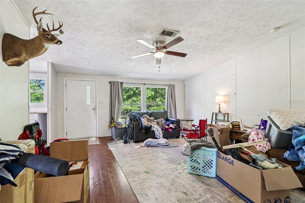 For Sale: $265,000 (3 beds, 2 baths, 1488 Square Feet)