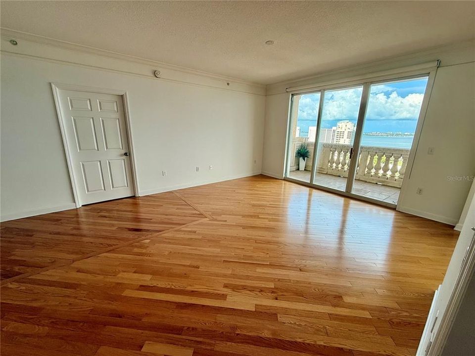 В аренду: $5,000 (2 спален, 2 ванн, 1360 Квадратных фут)