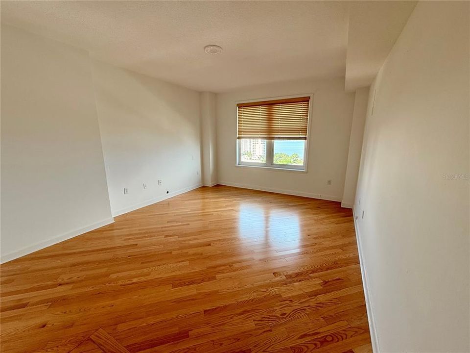 В аренду: $5,000 (2 спален, 2 ванн, 1360 Квадратных фут)