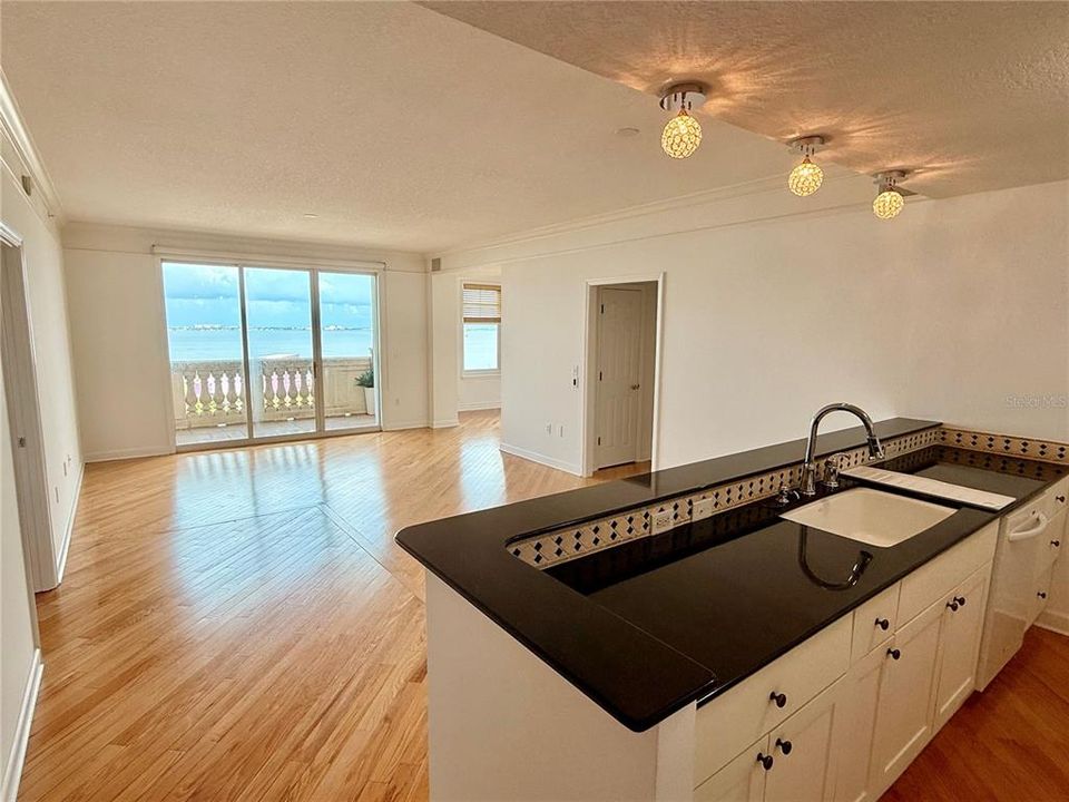 В аренду: $5,000 (2 спален, 2 ванн, 1360 Квадратных фут)