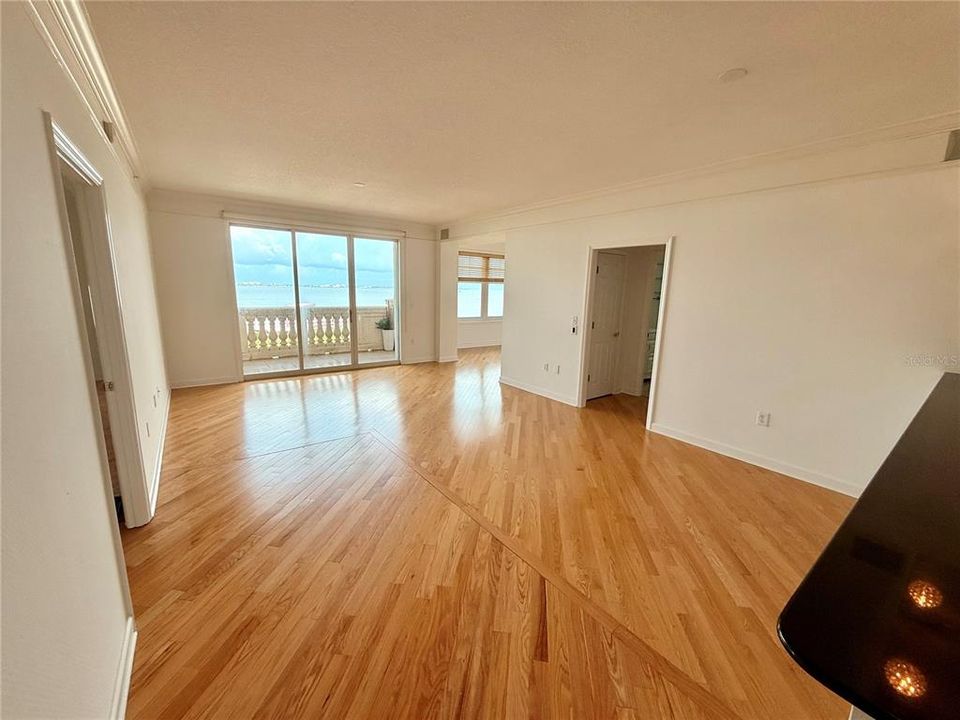 В аренду: $5,000 (2 спален, 2 ванн, 1360 Квадратных фут)