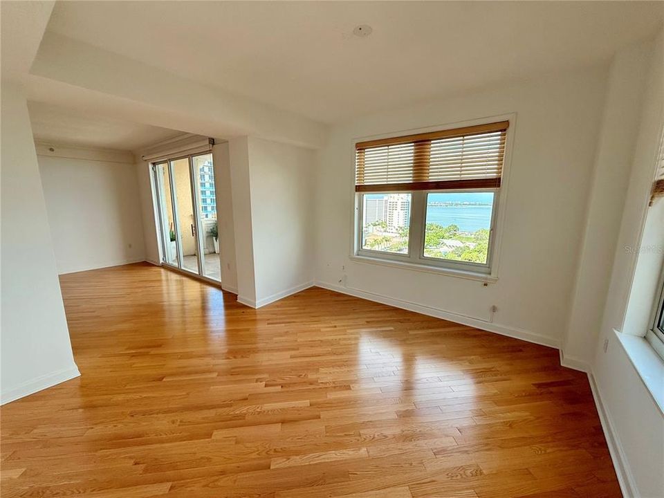 В аренду: $5,000 (2 спален, 2 ванн, 1360 Квадратных фут)