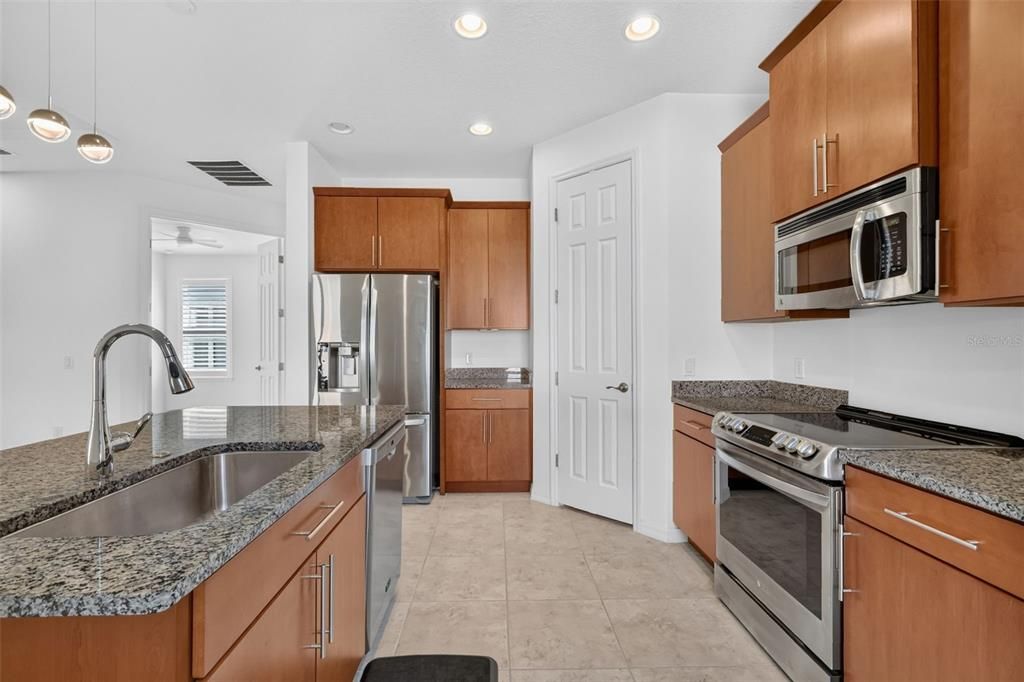For Sale: $330,000 (2 beds, 2 baths, 1703 Square Feet)