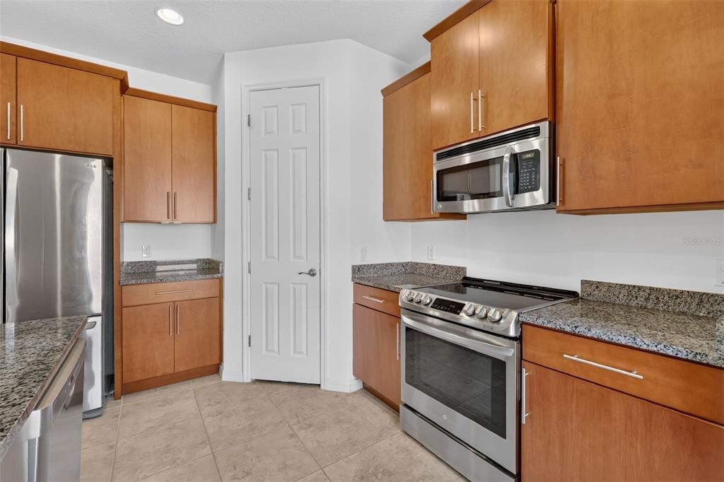 For Sale: $330,000 (2 beds, 2 baths, 1703 Square Feet)