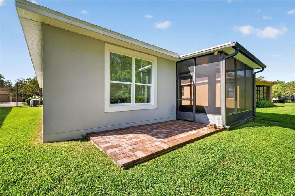 For Sale: $330,000 (2 beds, 2 baths, 1703 Square Feet)