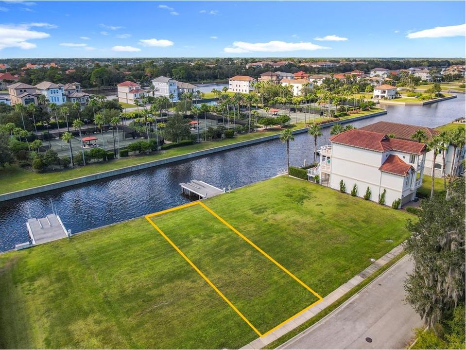 На продажу: $233,000 (0.11 acres)