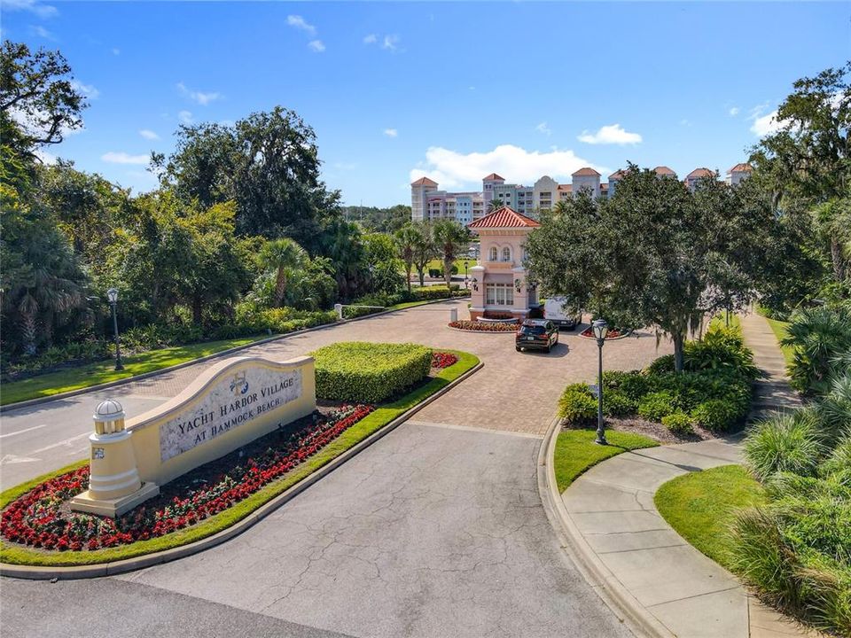 На продажу: $233,000 (0.11 acres)