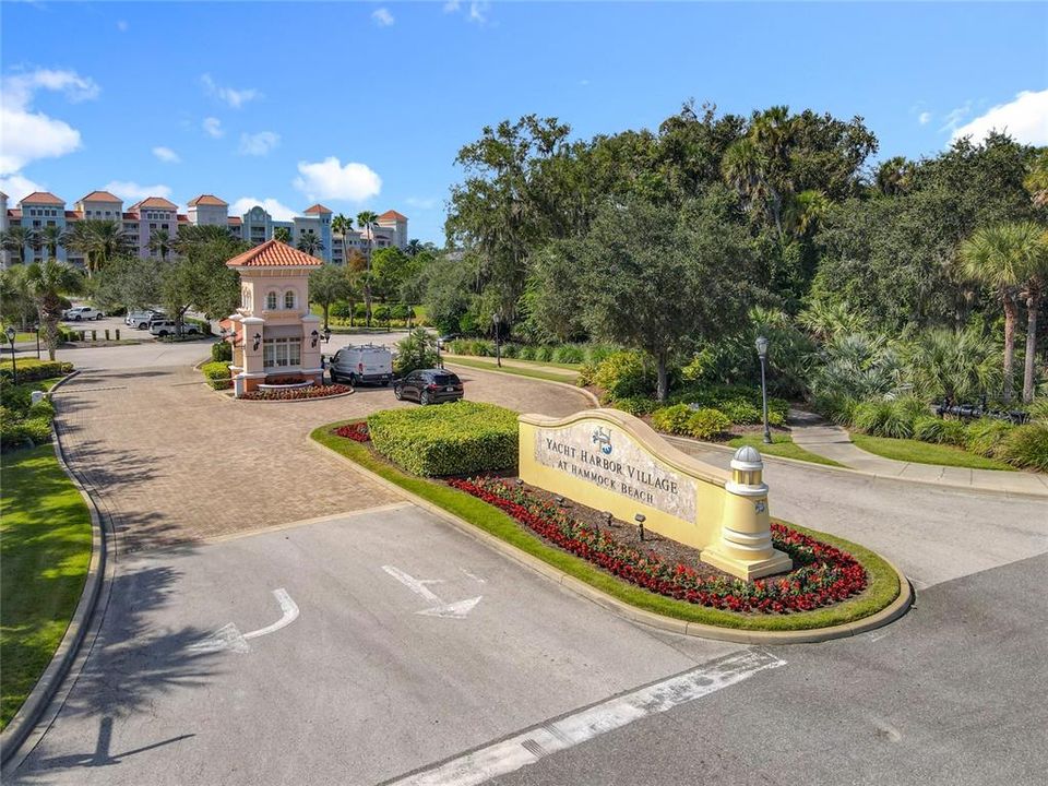 На продажу: $233,000 (0.11 acres)