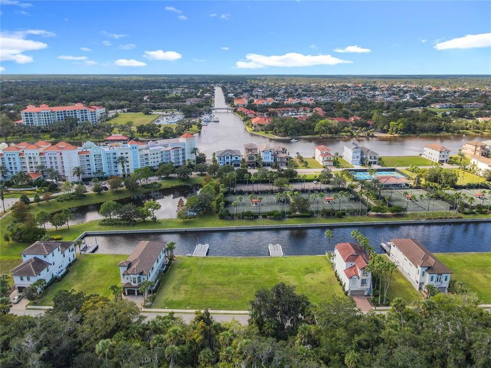 На продажу: $233,000 (0.11 acres)