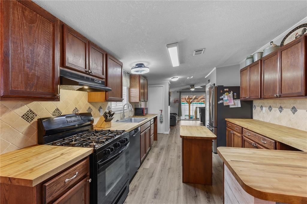 En Venta: $415,000 (3 camas, 2 baños, 1798 Pies cuadrados)