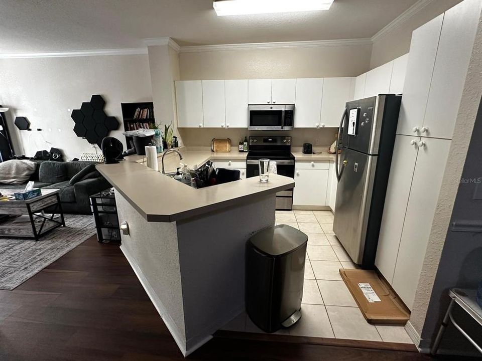 For Sale: $198,000 (1 beds, 1 baths, 782 Square Feet)