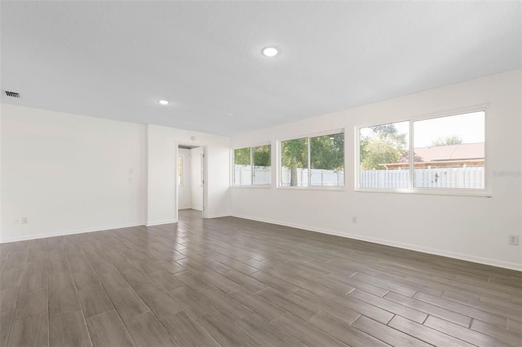For Sale: $269,900 (3 beds, 2 baths, 1412 Square Feet)