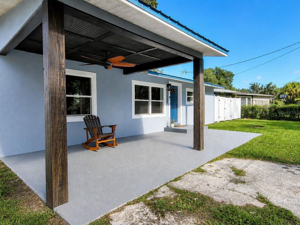 For Sale: $220,000 (2 beds, 1 baths, 766 Square Feet)