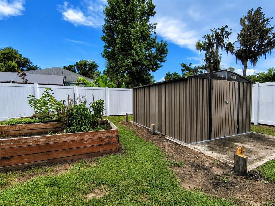For Sale: $220,000 (2 beds, 1 baths, 766 Square Feet)