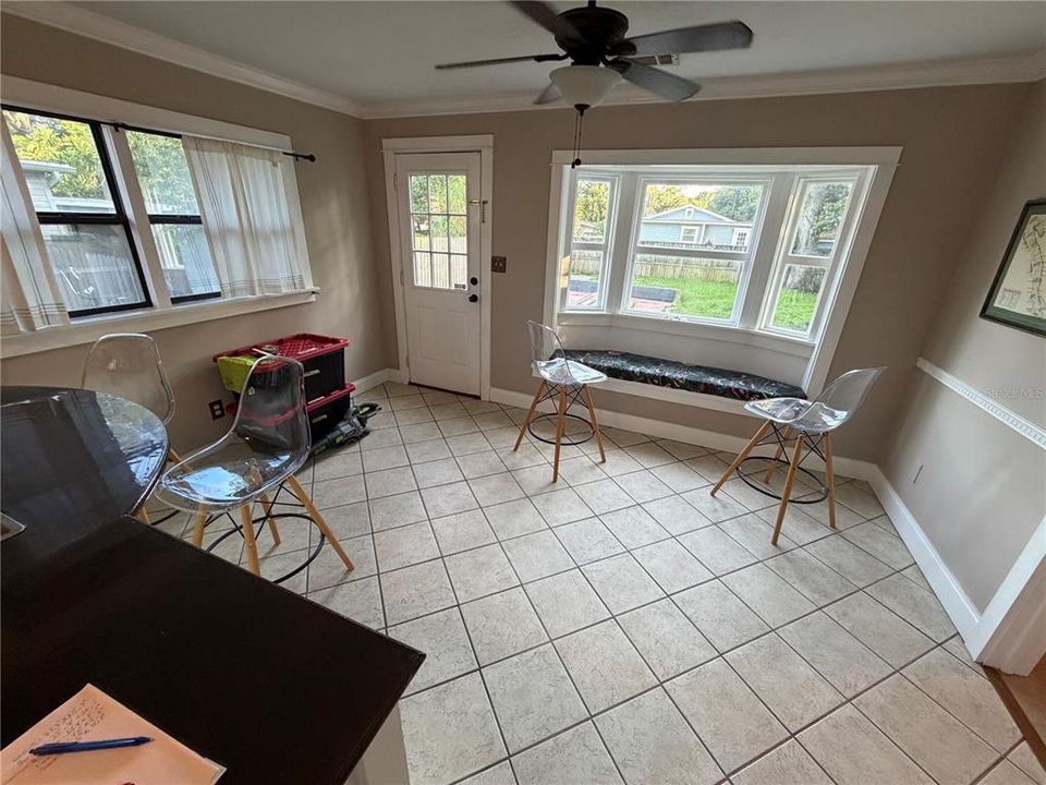 For Sale: $320,000 (2 beds, 2 baths, 1196 Square Feet)
