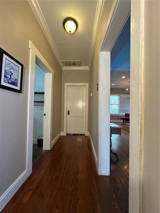 For Sale: $320,000 (2 beds, 2 baths, 1196 Square Feet)