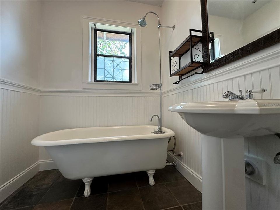 For Sale: $320,000 (2 beds, 2 baths, 1196 Square Feet)