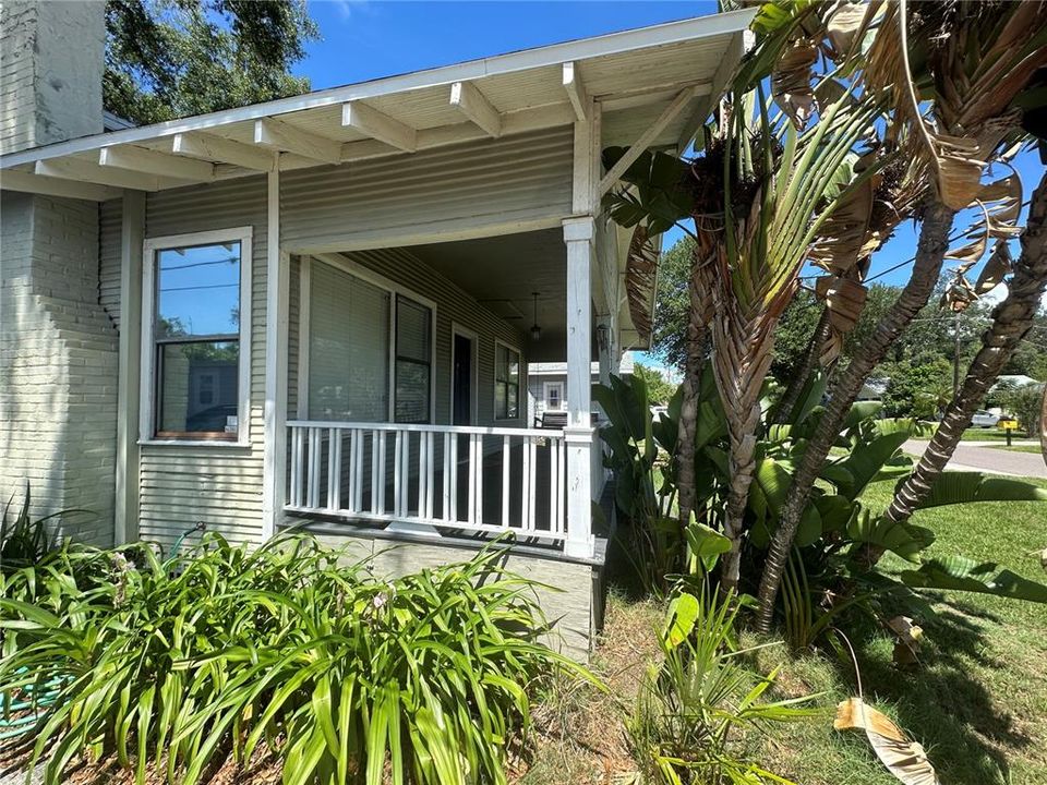 For Sale: $320,000 (2 beds, 2 baths, 1196 Square Feet)