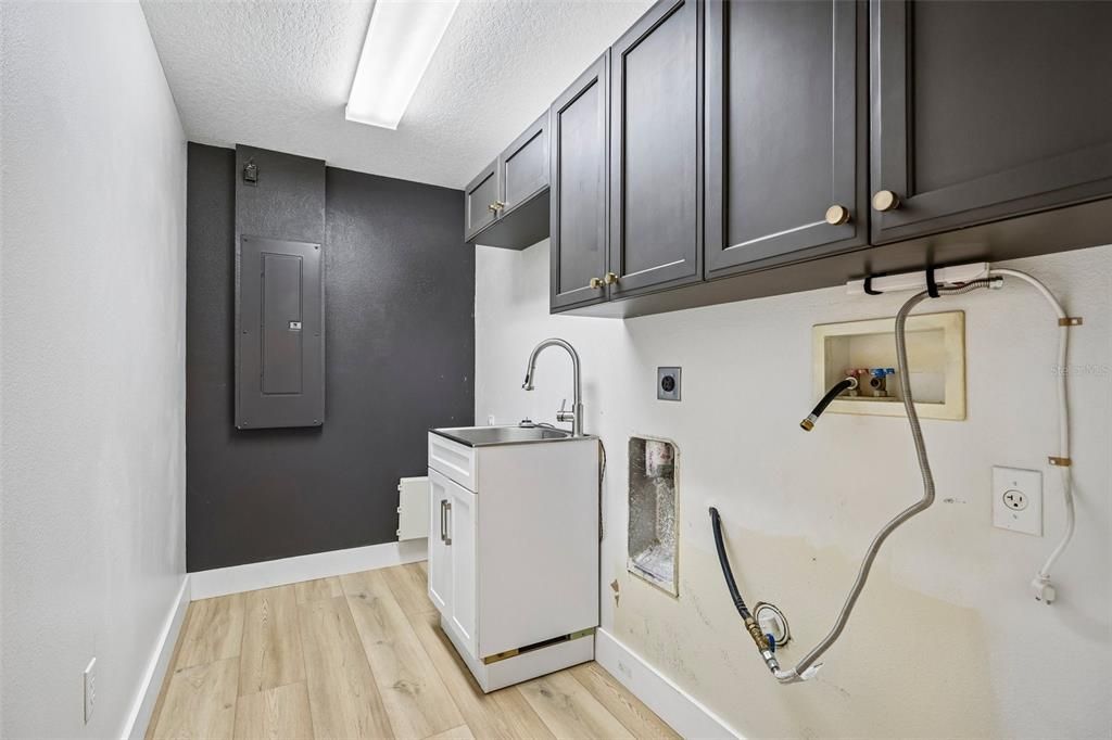 For Sale: $779,900 (5 beds, 3 baths, 2686 Square Feet)