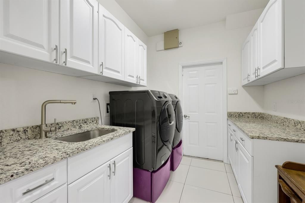 For Sale: $1,300,000 (5 beds, 4 baths, 3552 Square Feet)