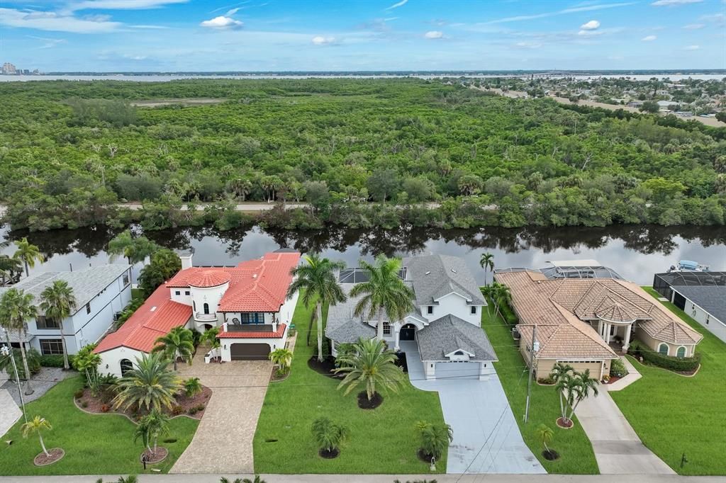 For Sale: $1,300,000 (5 beds, 4 baths, 3552 Square Feet)